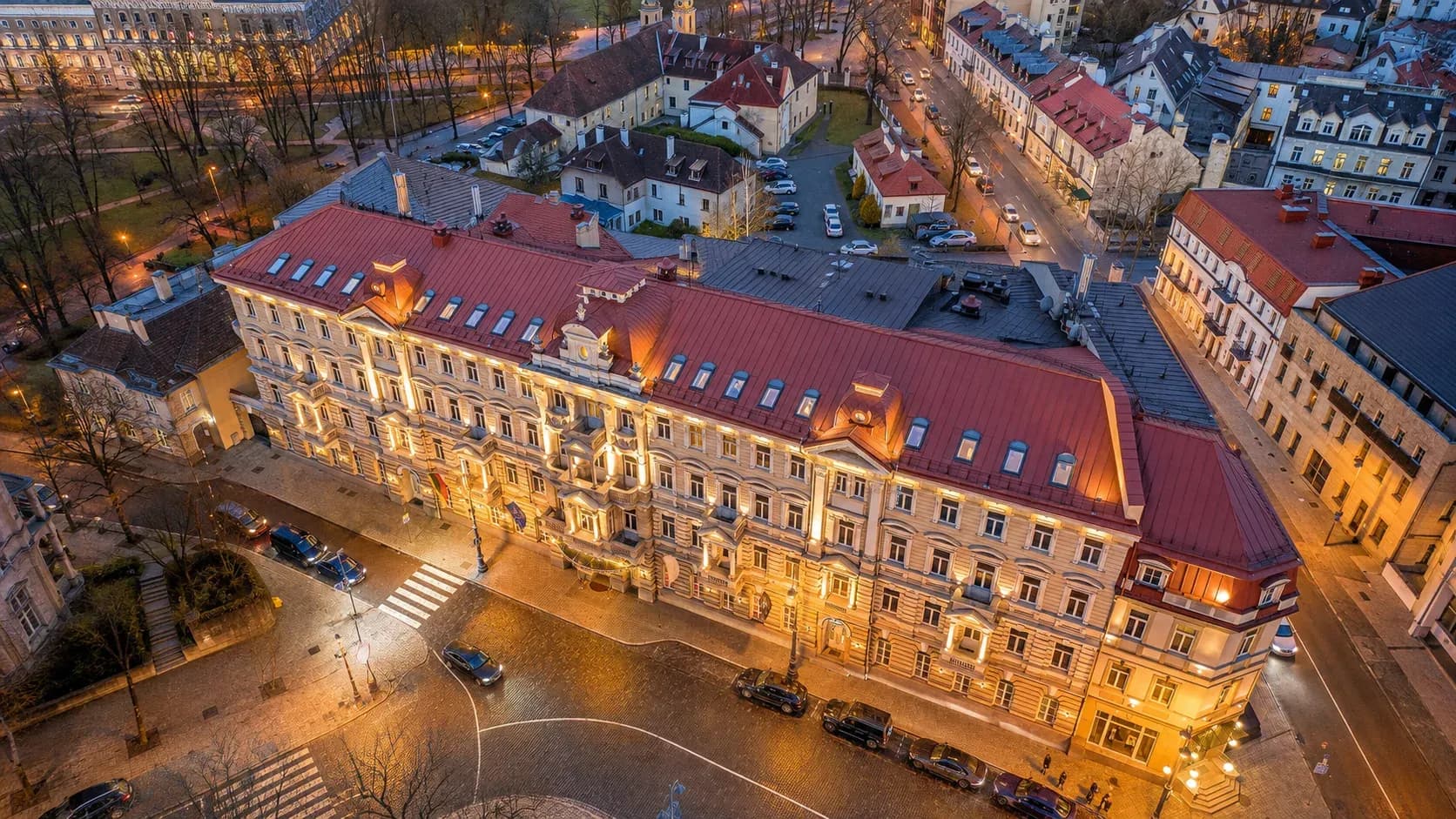 „Kempinski Hotel“ stogas Vilniaus senamiestyje